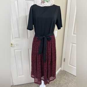 Elegant Black and Red Lace Dress whit side pockets